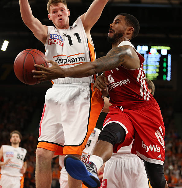 两位人物最 两位人物最